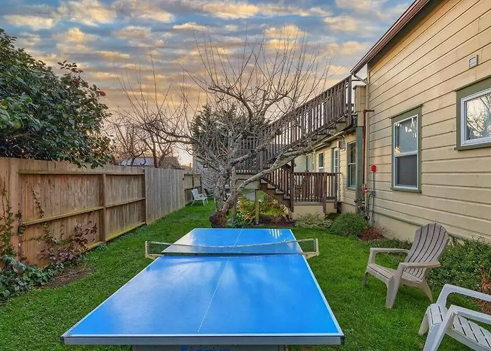 Downtown Drift-Hot Tub,Sauna,Bikes,Pet Friendly
