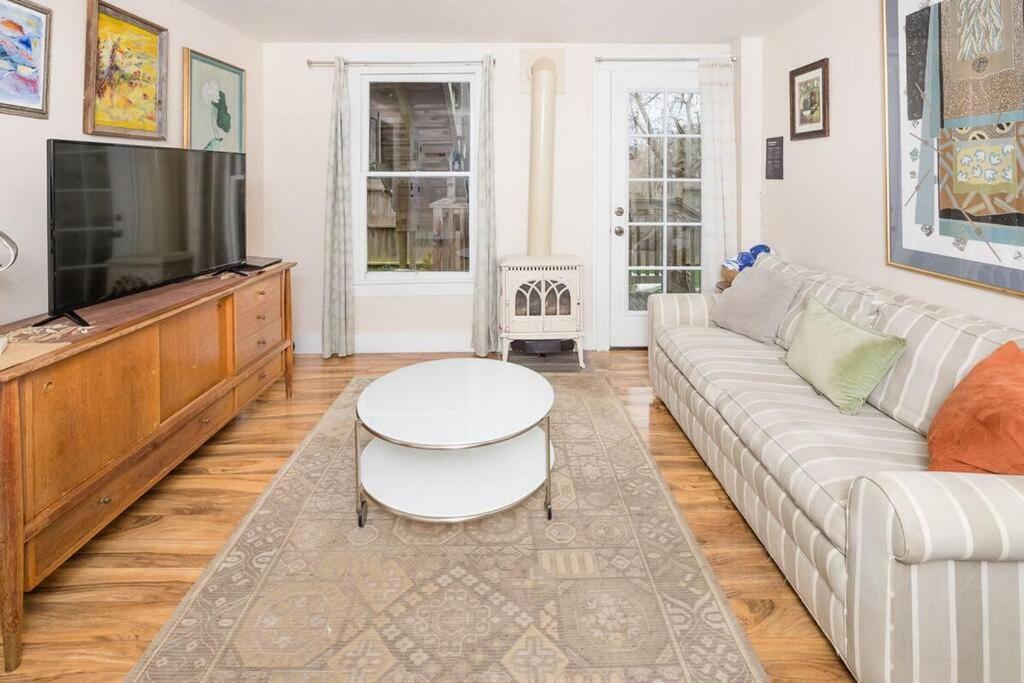 Downtown Drift-hot Tub,sauna,bikes,pet Friendly Apartment *