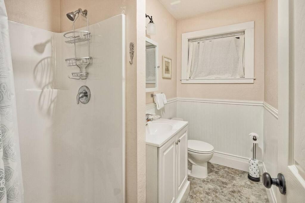 Downtown Drift-hot Tub,sauna,bikes,pet Friendly Apartment *